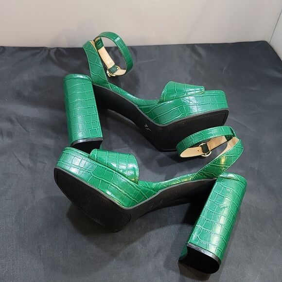 BRAND NEW GUESS WGRESTORE-R CROCODILE EMBOSSED LEATHER PLATFORM SANDALS R3 - Picture 12 of 16